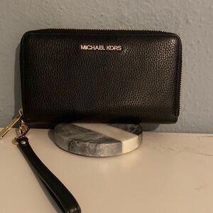 Michael Kors Black pebbled Leather Wristlet Wallet EUC